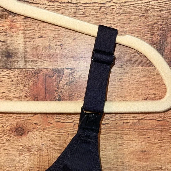 Momcozy Hands Free Pumping And Nursing Bra - Picture 7 of 9